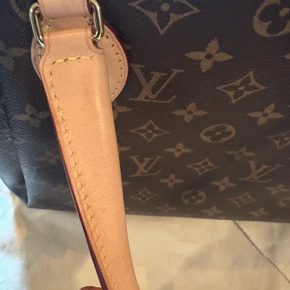 Louis Vuitton Rivoli NV MM - Picture 12 of 16